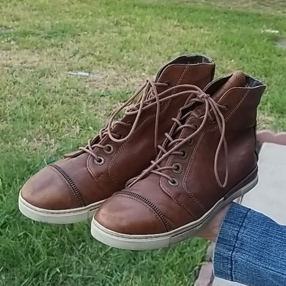 Stuart Weitzman Shoes - Stuart Weitzman Leather Sneakers